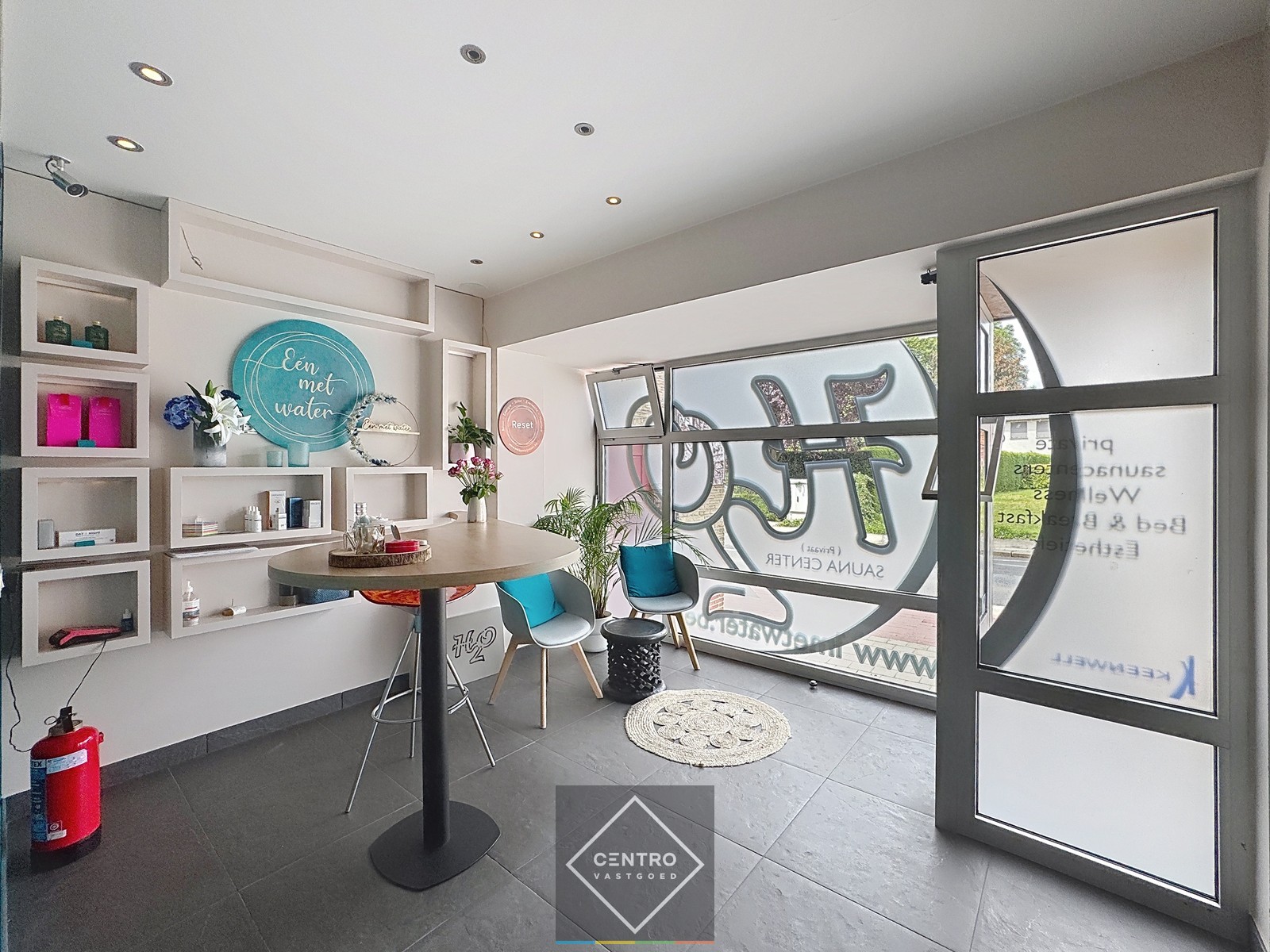 Instapklaar handelspand met wellness, appartement én verhuurde broodjeszaak – toplocatie in Sint-Eloois-Winkel (Ledegem). - foto 4