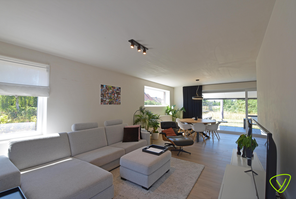 Prachtig afgewerkte woning te huur op een rustige locatie net buiten het centrum van Eeklo - foto 2