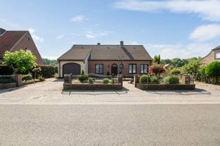 WONEN ALS IN EEN SCHILDERIJTJE – MET ZICHT OP GROEN EN RUIMTE VOOR HET HELE GEZINPittoresk wonen? Dat is hier eigenlijk nog een understatement. Want...