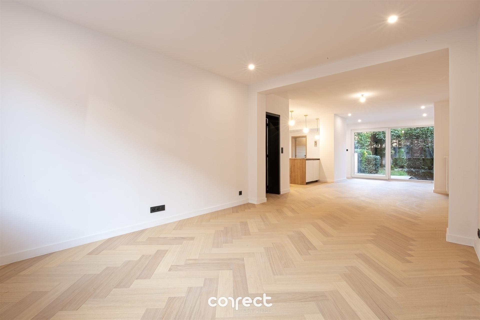 Prachtig gerenoveerde stadswoning met tuin - foto 3