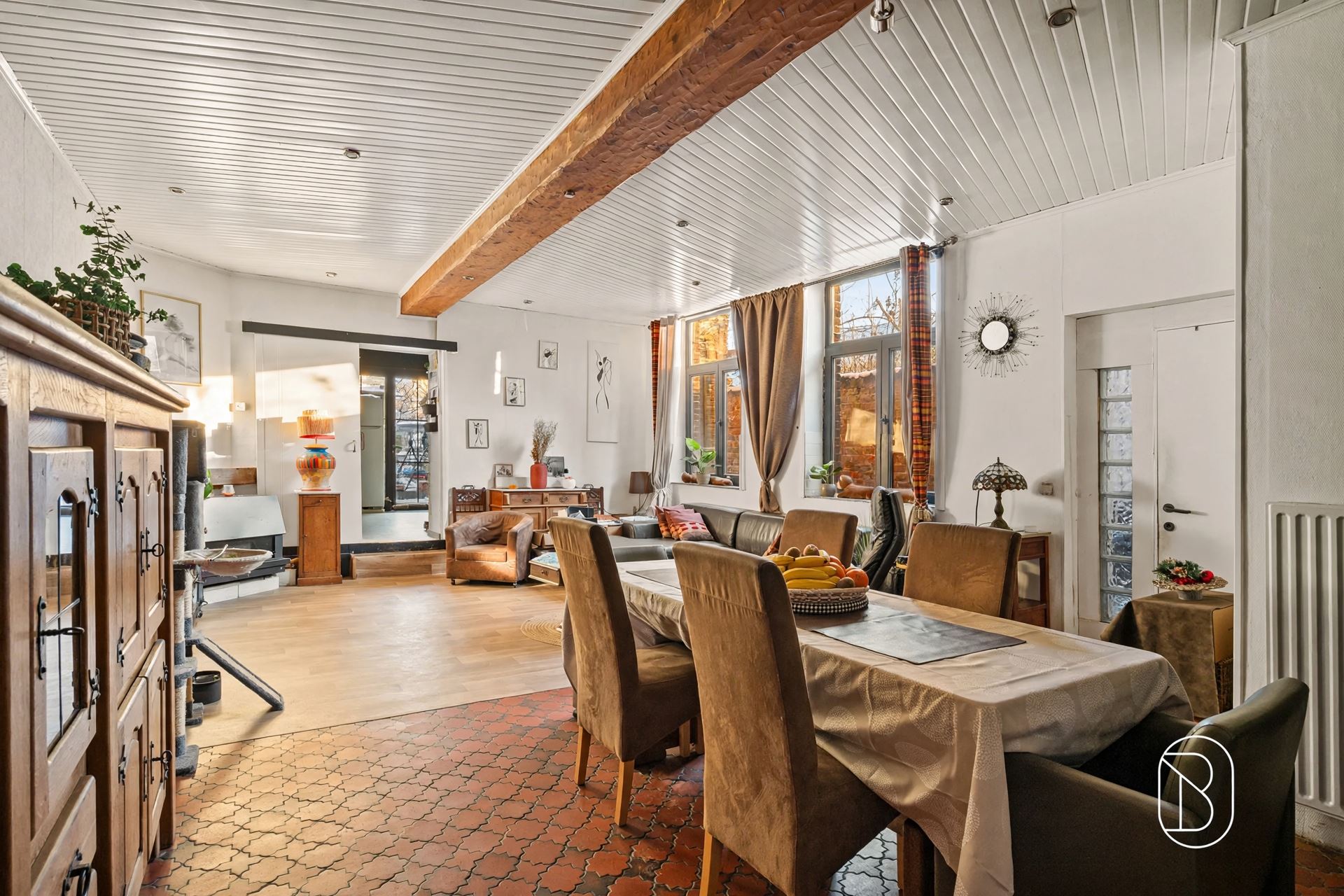 Maison de caractère unique avec 5 chambres et appartement mansardé. - photo 4
