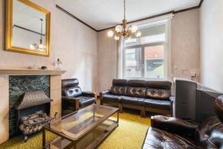 Cherchez-vous un projet de rénovation près du centre de Zottegem ? Ne cherchez plus ! Cette maison située au 1 Sint-Annastraat a tout ce que...