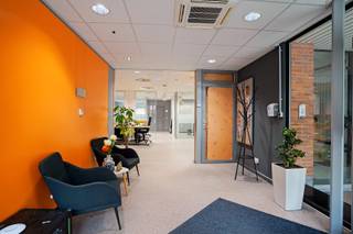 Bent u op zoek naar de ideale locatie om uw zaak te laten groeien of te starten?Dit instapklaar handelspand van 165 m² bevindt zich in het bruisende...