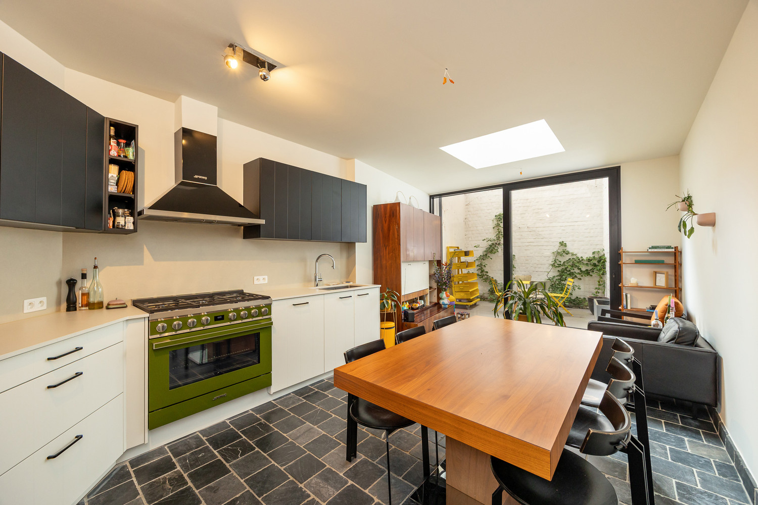Volledig gerenoveerde en energiezuinige woning (175m² bew.opp.) met leuke buitenruimte nabij 't Groen Kwartier in Antwerpen - foto 1
