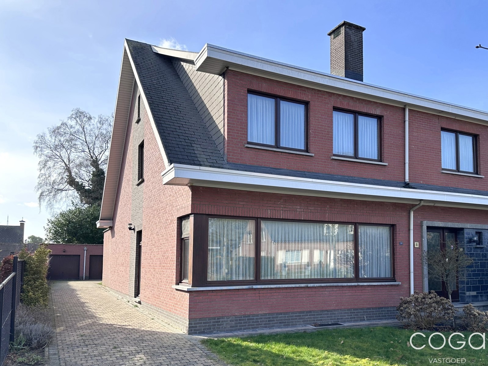 Ruime te renoveren woning met 5 slaapkamers op goede locatie - foto 2