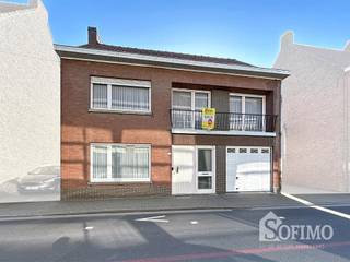 STEVIGE, RUIME, ALLEENSTAANDE WONING MET EEN GROTE TUIN OP 1043M²!DE WONING LIGT IN HET CENTRUM VAN LANGEMARK EN IS INGEDEELD ALS...