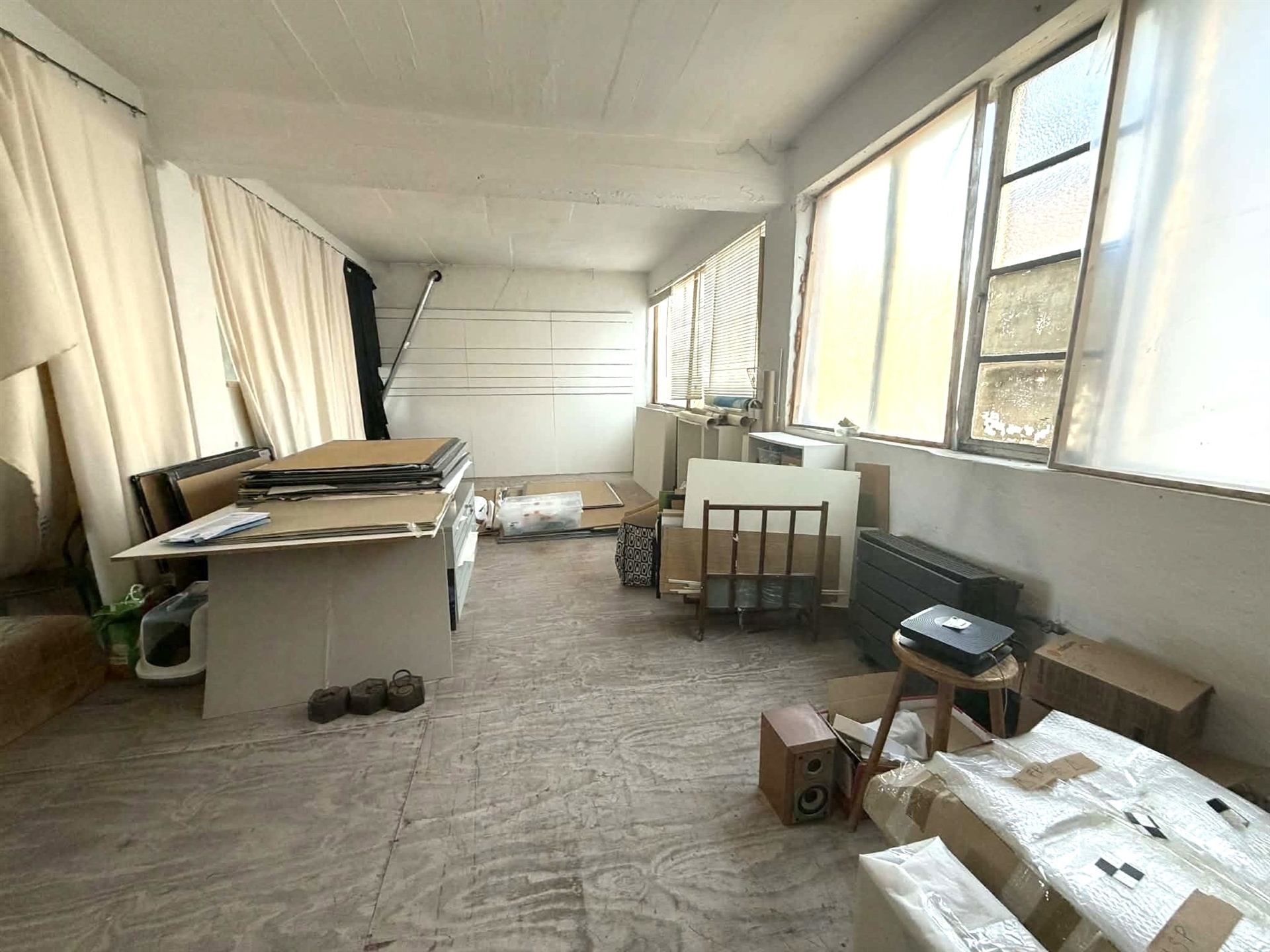 Ruime atelier te huur in Koekelberg.



 - foto 4