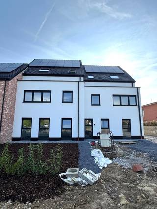 Ontdek dit ruim en lichtrijk nieuwbouwappartement gelegen te Tongeren. Dit appartement combineert hoogwaardige afwerking, hedendaagse architectuur...