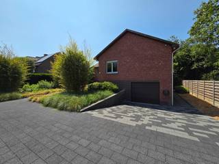 Deze ruime gerenoveerde energiezuinige (EPC B) woning van 290m² is uiterst rustig gelegen op wandelafstand van Netevallei en Herenbossen op een...