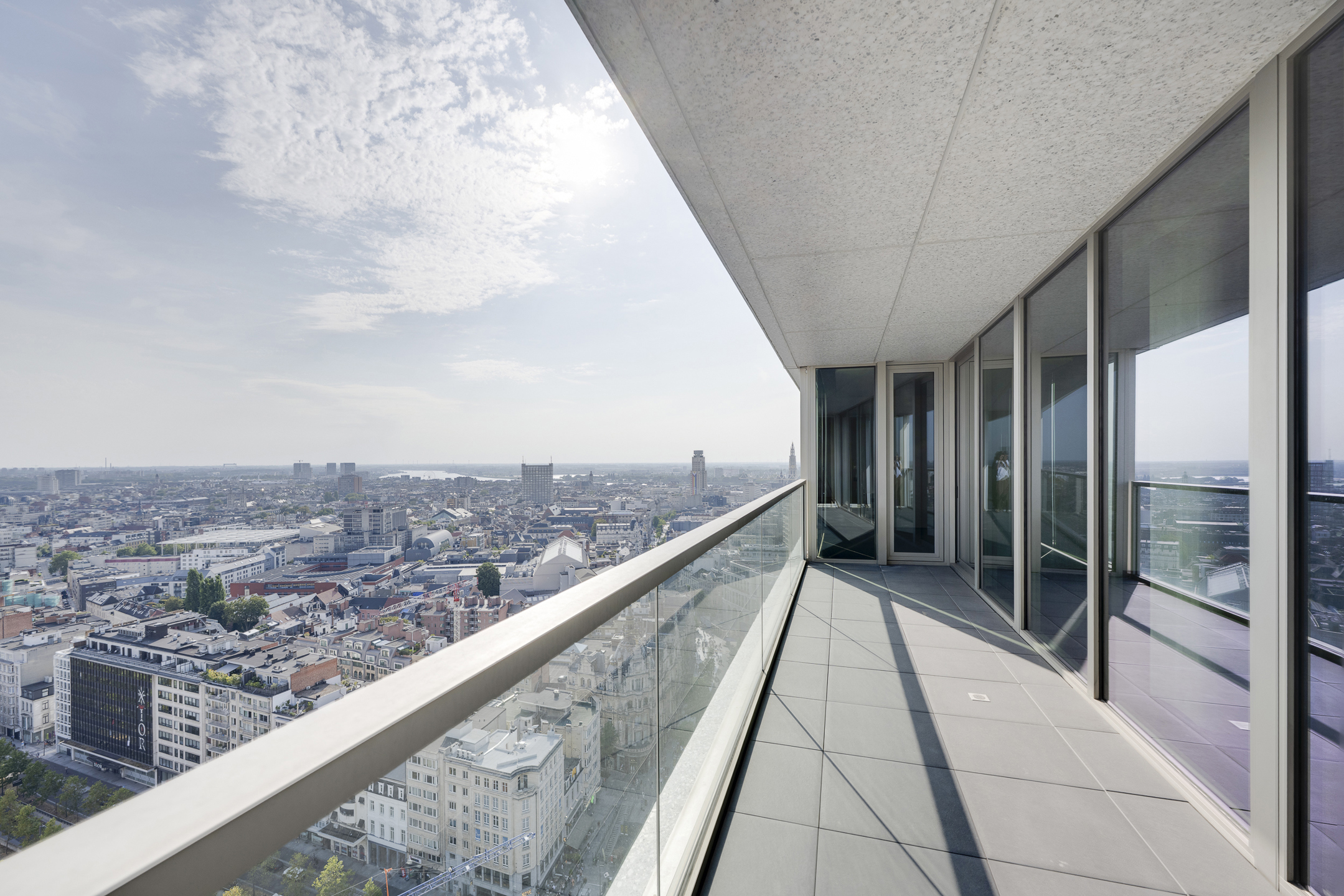 Stijlvol appartement met terras en panoramisch uitzicht over Antwerpen - foto 2