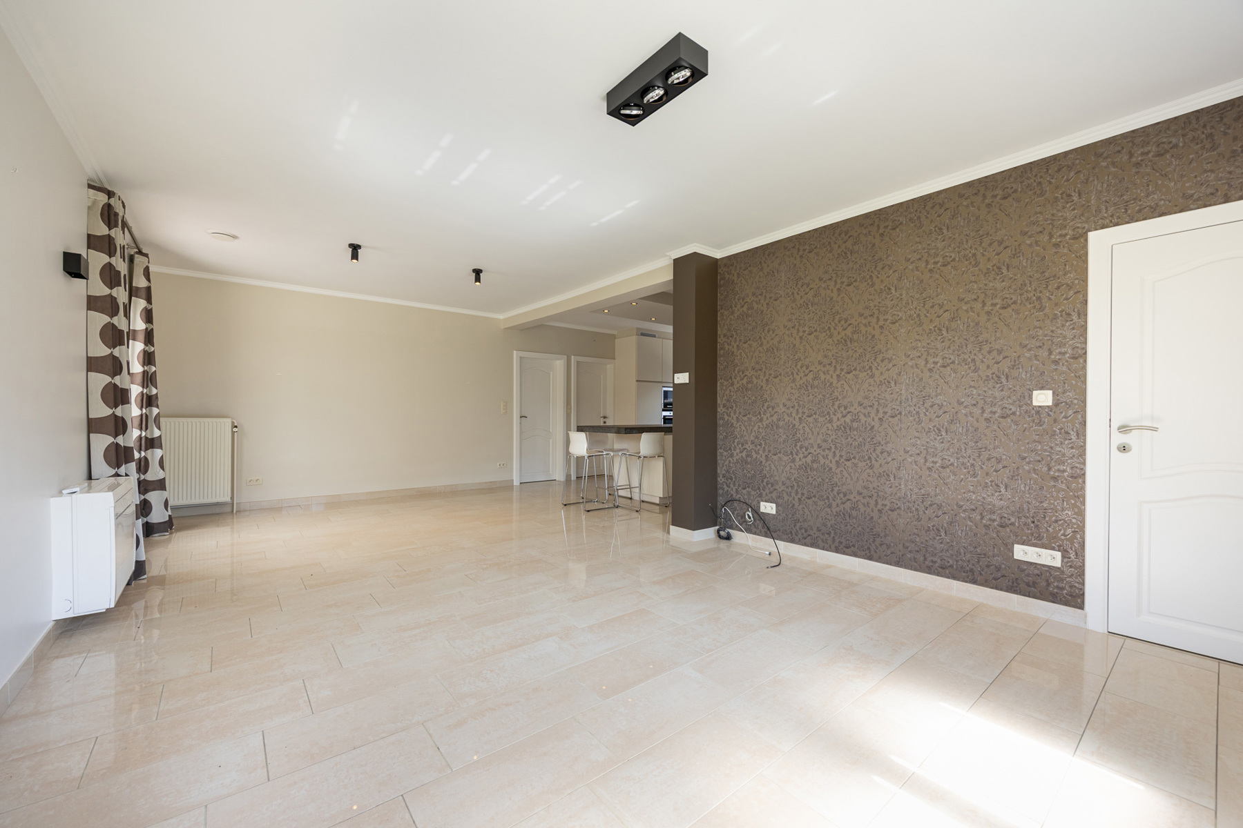 Gerenoveerde laagbouwwoning met grote opslagruimte op ca 1.374m² (mogelijkheid tot creëren van extra bouwgrond). - foto 5