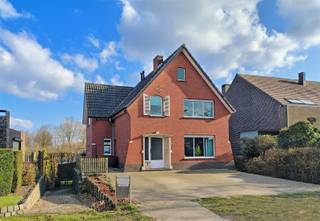 Deze woning heeft vele troeven, zeker weten! Er is ook werk aan, dat is een feit! Daar liegt het EPC-label niet om en op de foto’s zie je ook wel...
