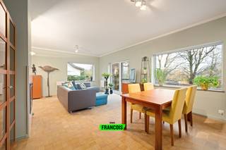 Bieden vanaf €699.000.In Alsemberg, op de rand van Sint-Genesius-Rode, bevindt zich deze instapklare villa voor wie houdt van licht, ruimte en...