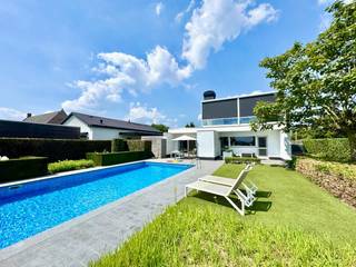 VERKOCHT - COMPROMIS IN OPMAAK !Deze open bebouwing gelegen op een FENOMENALE locatie (zuidgericht) in een aangename straat/wijk zonder doorgaand...