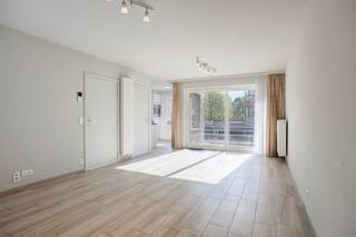This ready-to-move-in apartment in Residence Verdi is located on the corner of Brugsestraat and Rustoordstraat in Oostkamp. Built in 2017,...