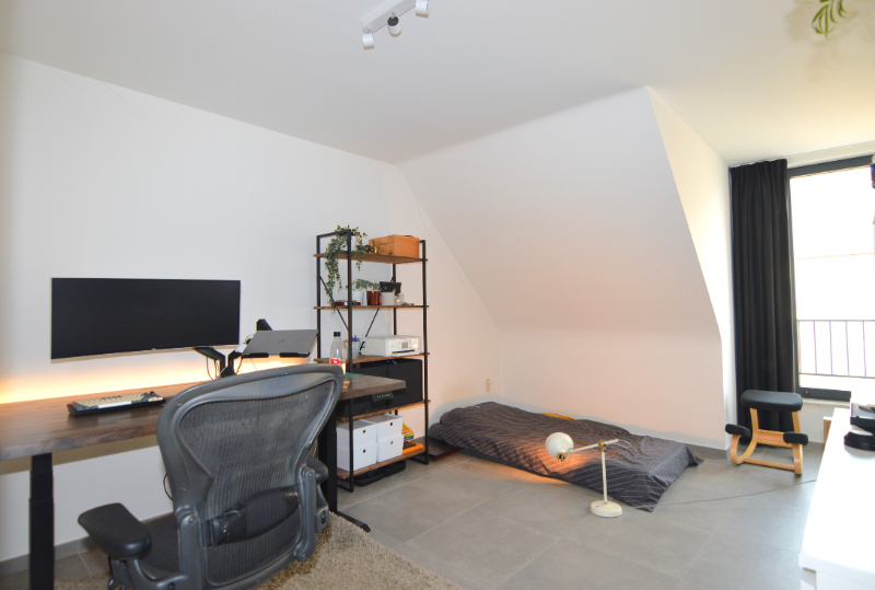 Appartement met 2 slaapkamers, terras en autostaanplaats te Boortmeerbeek. - foto 3