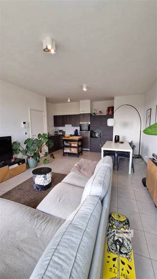 <p><span>In het park Spoor Noor gelegen appartement met twee slaapkamers en terras.</span></p><p><span> </span></p><p><span>Weids uitzicht over het park. <br />Recent gebouw. Lift. Kelder.</span></p><p><span>Je kan een ondergrondse autostaanplaats bij aankopen voor € 20.000</span></p><p><span> </span></p><p><span> </span></p><p><span>Indeling:</span></p><p><span> </span></p><p><span>inkomhal/nachthal</span></p><p><span>Leefruimte met open keuken en toegang tot het terras.</span></p><p><span>Twee slaapkamers.</span></p><p><span>Berging met plaats voor wasmachine.</span></p><p><span>Badkamer met douche in bad.</span></p><p><span>Apart toilet.</span></p>