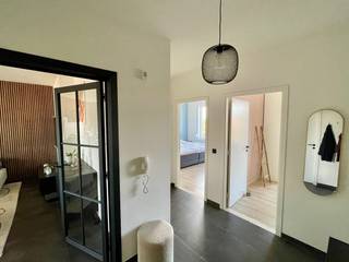 [Recent gerenoveerd appartement met garage]Dit instapklare appartement bevindt zich op de 2e verdieping van een kleinschalig gebouw. De ruime living...