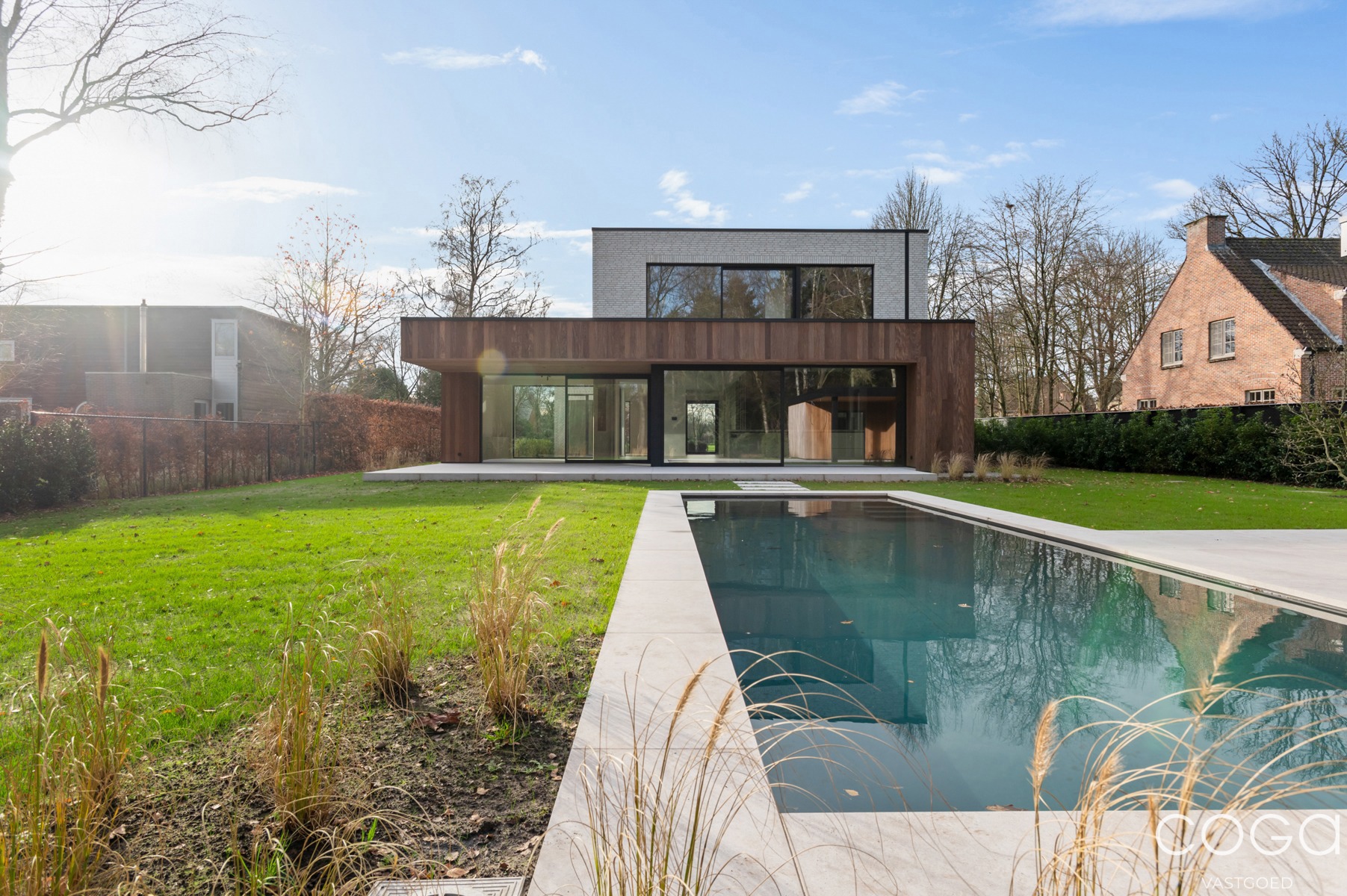 Exclusief afgewerkte nieuwbouwvilla op 2.295m².  - foto 3