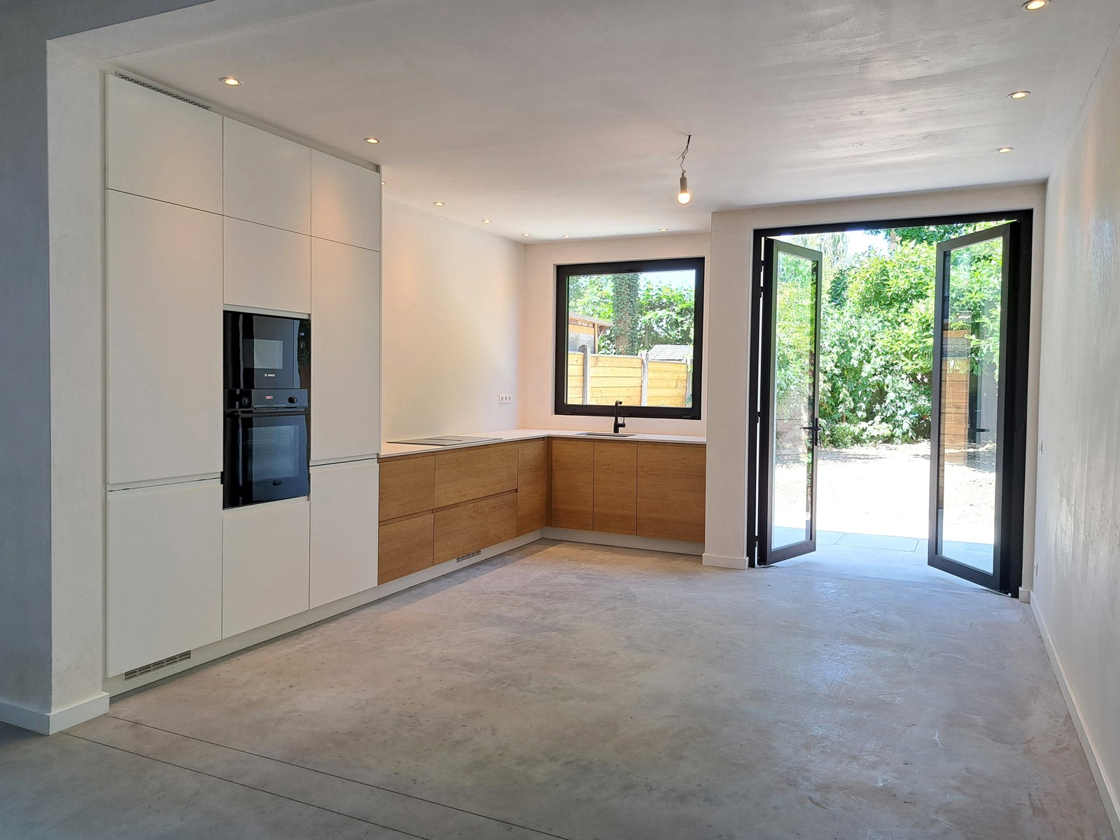 TOP GERENOVEERDE WONING MET 3 SLPKS, BURO EN TUIN - foto 2