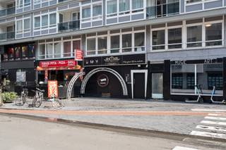 <ul>
<li><strong>Toplocatie</strong></li>
<li><strong>Instapklaar</strong></li>
<li><strong>Vaste klantenkring</strong></li>
<li><strong>Uitbreidingsmogelijkheden</strong></li>
<li><b>Twee slaapkamer appartement op het eerste verdiep boven de zaak</b></li>
</ul>