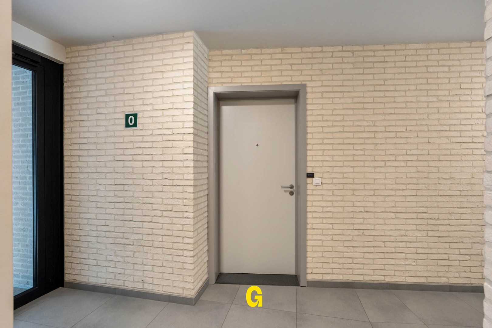 Knap ingericht gelijkvloersappartement met kelder en standplaats vlak bij het centrum - foto 4