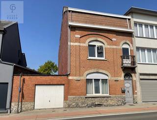 Karaktervolle woning met potentieel en tuin in Landen – ideaal renovatieproject.Deze woning aan de Hannuitsesteenweg in Landen is momenteel verhuurd,...