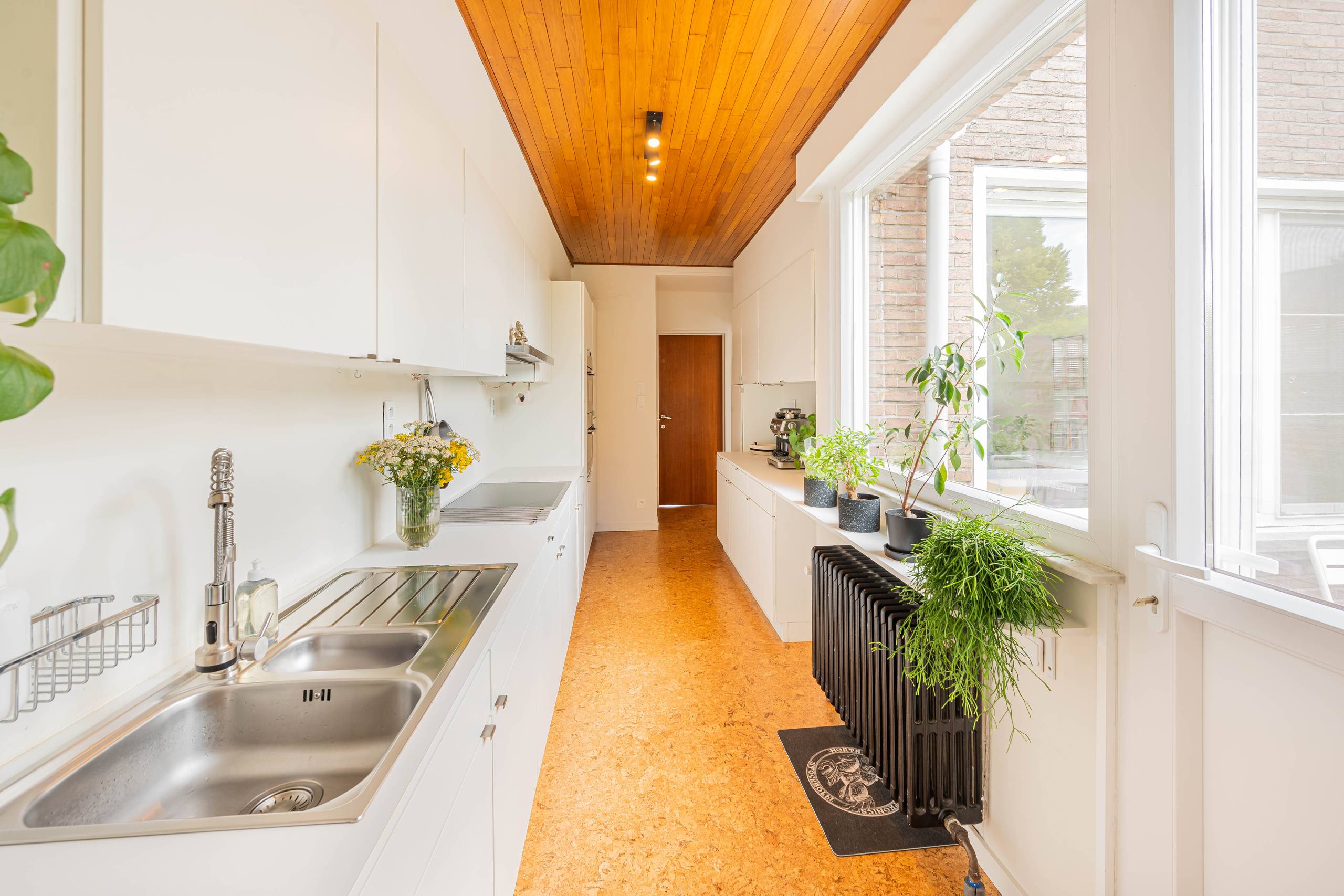 Trendy instapklare gezinswoning met ruime en groene tuin! - foto 5