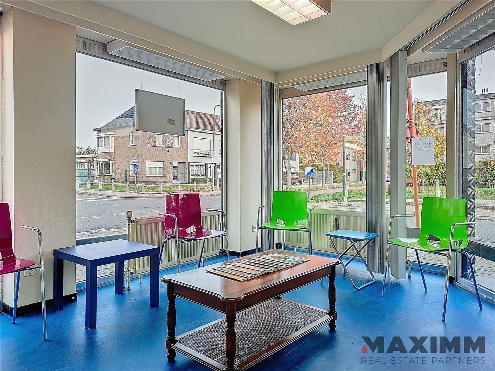 Gelijkvloers hoekpand, volledig onderkelderd op stategische locatie - foto 4