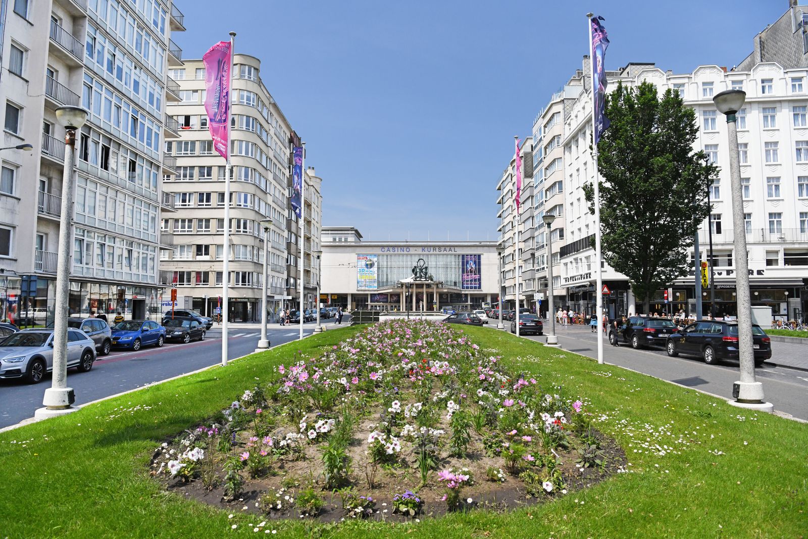 Lichtrijk appartement met 2 ruime slaapkamers EN GARAGEBOX en zicht op het park - foto 3