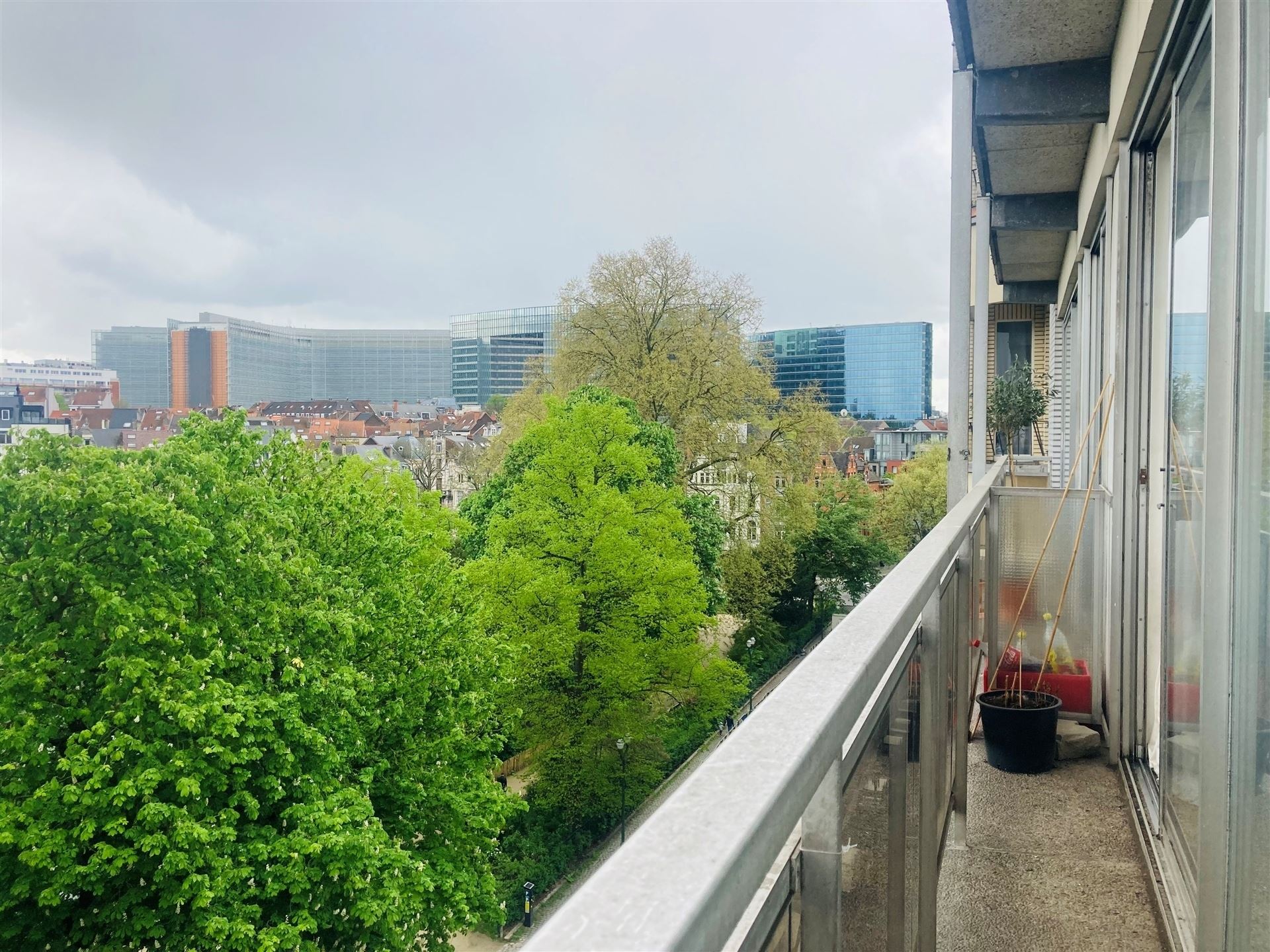 Ongemeubeld mooie Studio met zicht op Maria-Louizasquare - foto 4