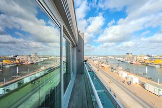 Dit ruim instapklaar appartement te koop is gelegen op de vierde verdieping van de recente Residentie Starship (2010) te Oostende. U bevindt...