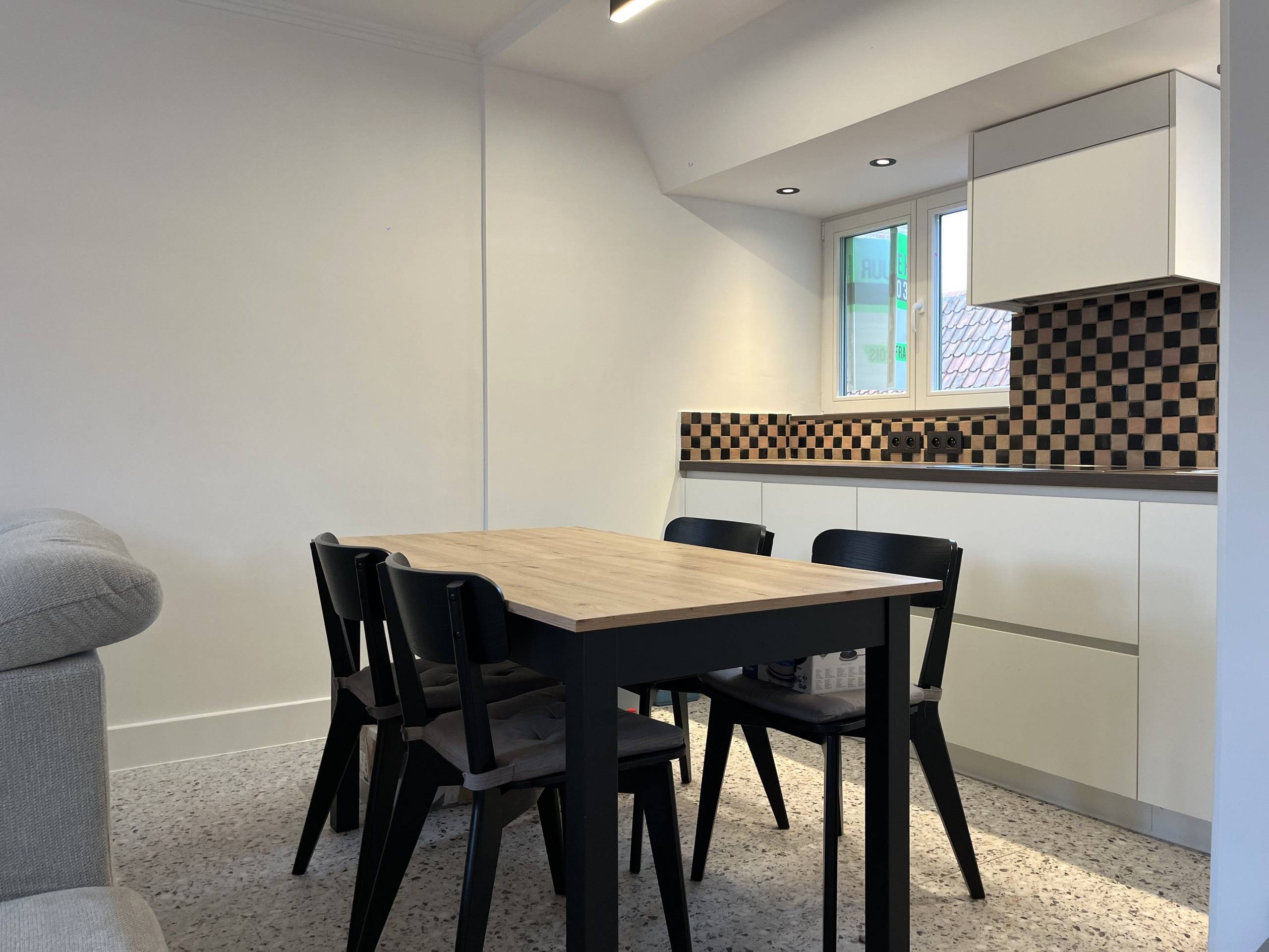 Instapklaar éénslaapkamerappartement met terras in het Sint-Annakwartier te Brugge - foto 3