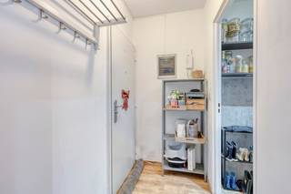 Dit instapklare en lichtrijke 2-kamerappartement beschikt over een zuidwestgericht terras van 6 m², volledig privé en zonder inkijk. Vanuit zowel...