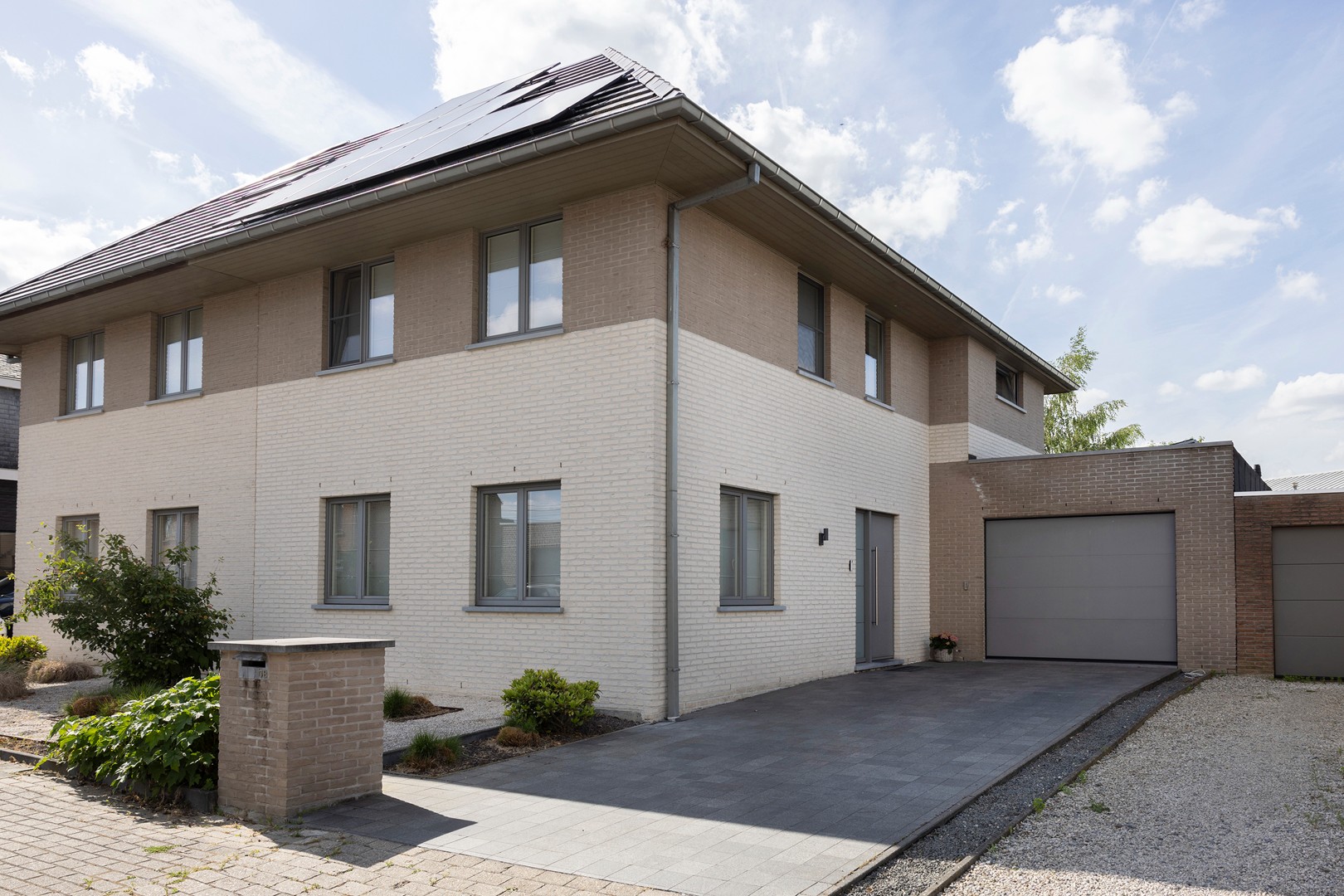 Verrassend ruime halfopen woning met 5 slaapkamers. - foto 4