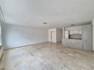 Vous recherchez un bel appartement au cœur de notre capitale, Bruxelles, d'une surface habitable d'environ 80 m² et comprenant 2 chambres ? Ne cherchez plus ! Cet appartement situé au 86, avenue Émile Jacqmain a tout ce que vous recherchez.<br /><br />Agencement :<br />- Hall d'entrée<br />- Séjour avec cuisine ouverte<br />- 2 chambres<br />- Salle de bains avec douche intégrée à la baignoire et WC<br /><br />Particularités :<br />- Économe en énergie (PEB C-)<br />- Très bien desservi<br />- Ascenseur dans l'immeuble<br /><br />Ne manquez pas cette occasion et demandez votre visite dès aujourd’hui !<br />Chez Albert, vous vous sentez comme chez vous !