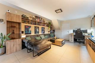 <p><span>Uiterst energiezuinige HOB met 3 slaapkamers gelegen op een perceel van 5a56ca te Ham.</span></p><p><span> </span></p><p><span>Belangrijkste troeven: </span></p><p><span>- Rustige locatie in de nabijheid van het centrum van Oostham</span></p><p><span>- Kwalitatief afgewerkt en uitstekend onderhouden</span></p><p><span>- 3 slaapkamers</span></p><p><span>- Top EPC score (A-label, 66 kWh)</span></p><p><span>- Zonnepanelen (12 stuks), thuisbatterij (10 kwh), airco's (4 stuks)</span></p><p><span>- Verwarming via warmtepomp</span></p><p><span>- Conforme elektriciteit</span></p><p><span>- Volledig omheinde tuin </span></p><p><span> </span></p><p><span>Bekijk zeker ook de foto's en de grondplannen met de afmetingen. Zo krijgt u van thuis uit al een perfect beeld van wat deze woning te bieden heeft!</span></p><p><span> </span></p><p><span>Wenst u meer info of een vrijblijvende bezichtiging, contacteer dan ons kantoor op het nummer 011 85 15 15 en wij helpen u graag verder. </span></p>