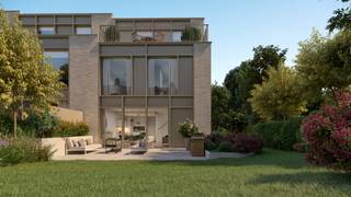 <span>Infos et visites : 02.318.18.08 ou new.brussels@weinvest.be</span><br /><span>Dans le développement des Promenades d'Uccle, au bord d'une zone forestière, découvrez le charme de votre maison familiale et ses espaces de vie particulièrement lumineux.</span><br /><span>Votre séjour disposant d'une superbe hauteur sous plafond de 4m, vous place en relation directe avec votre terrasse et votre jardin, comme si vous habitiez dans la nature. Votre maison bénéficiera des meilleures prestations énergétiques et ce grâce à un chauffage par le sol alimenté par un système de pompe à chaleur et une isolation répondant aux toutes dernières normes en vigueur ainsi que des châssis munis de triple vitrage. Venez découvrir ce magnifique projet avec l'équipe du neuf de We Invest.<br /></span>