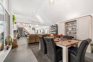 Stijlvol loftappartement met mezzanine en 2 slaapkamers – centrum Lokeren<br /><br />Dit uniek loftappartement combineert ruimte, licht en karakter op een prachtige manier. Dankzij de hoge plafonds en grote dakramen geniet je van een uitzonderlijk gevoel van openheid en veel natuurlijk licht.<br /><br />De ruime leefruimte met moderne open keuken vormt het hart van het appartement. De gezellige zithoek sluit naadloos aan bij de mezzanine, die perfect kan dienen als bureau, hobbyruimte of ontspanningshoek.<br /><br />Verder beschikt het appartement over 2 volwaardige slaapkamers, een stijlvolle badkamer en praktische bergruimte.<br /><br />Troeven:<br />Uniek loftgevoel met hoge plafonds<br />Grote dakramen en veel lichtinval<br />Moderne open keuken<br />Gezellige mezzanine<br />2 slaapkamers<br /><br />Instapklaar en perfect onderhouden<br /><br />Gelegen in het centrum van Lokeren, op wandelafstand van winkels en station<br />Een ideaal appartement voor wie houdt van ruimte, licht en een moderne loftsfeer.<br /><br />Bel vandaag nog voor een bezoek: 09/348.37.19 - of mail debby@woonbureau.eu