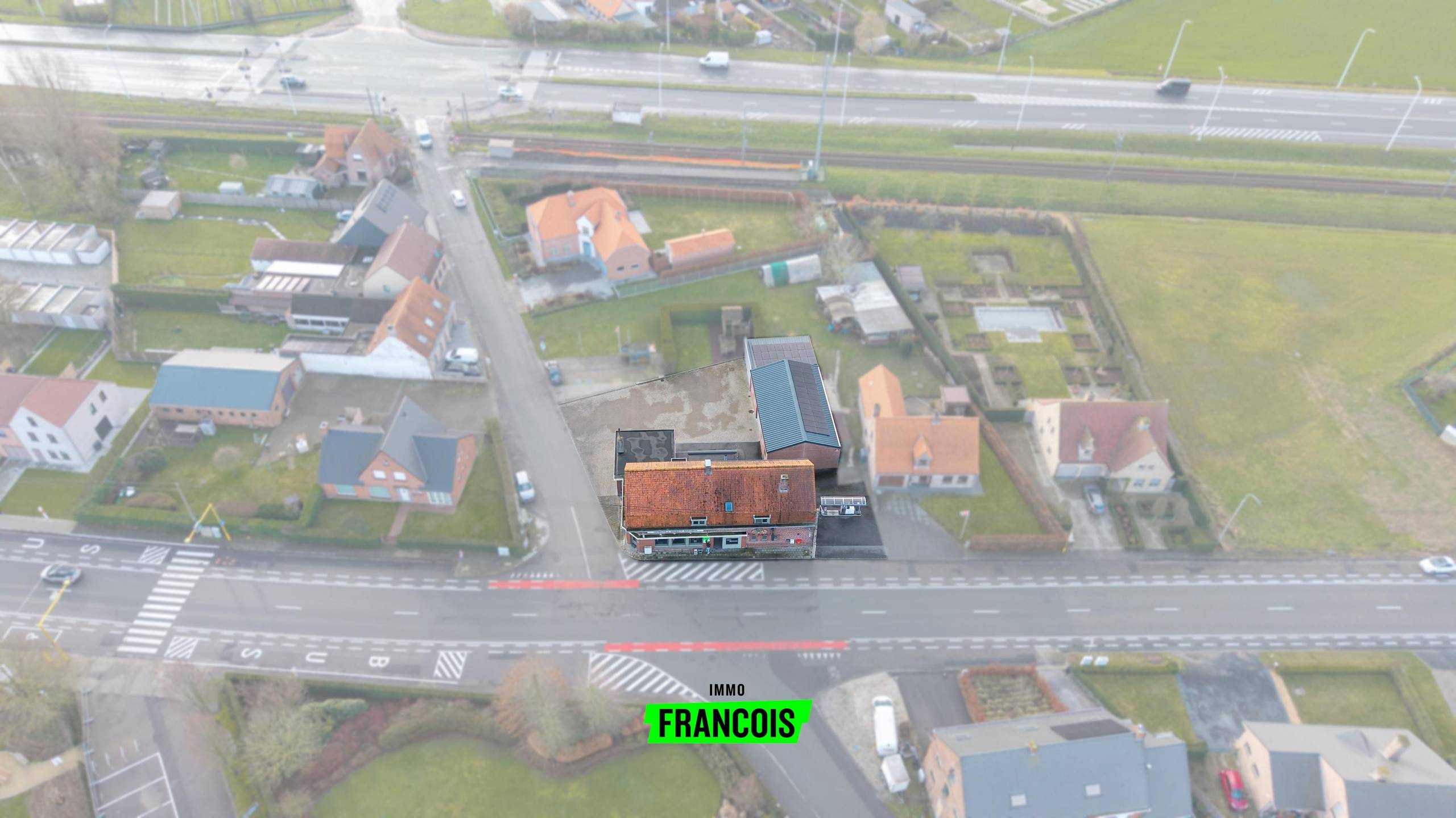 Uitzonderlijk pand met horecazaak, 4 slaapkamer appartement en loods in Vlamertinge - foto 5