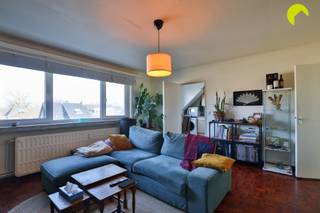 In een rustige en groene woonwijk te Mortsel, gelegen aan de Osylei, bieden wij u dit studio-appartement (60m²) aan met 2 slaapkamers, een kelder...