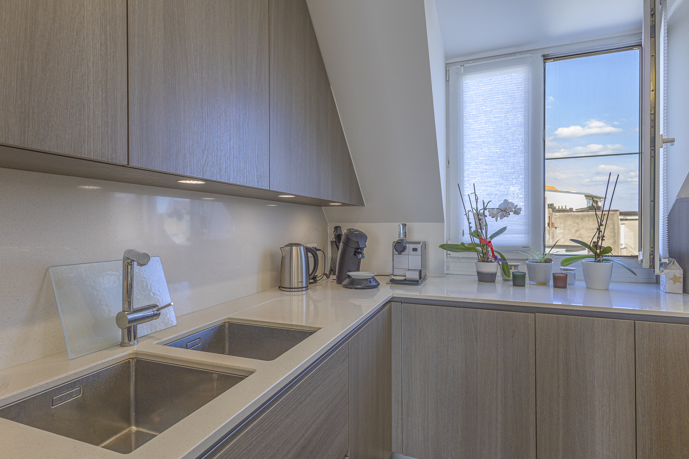 Instapklare en zeer verzorgde woning met bureel/praktijk. - foto 5