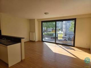 Appartement op toplocatie met 2 slaapkamers en terras uitkijkende op het marktplein.Welkom in dit appartement, gelegen op een absolute toplocatie in...