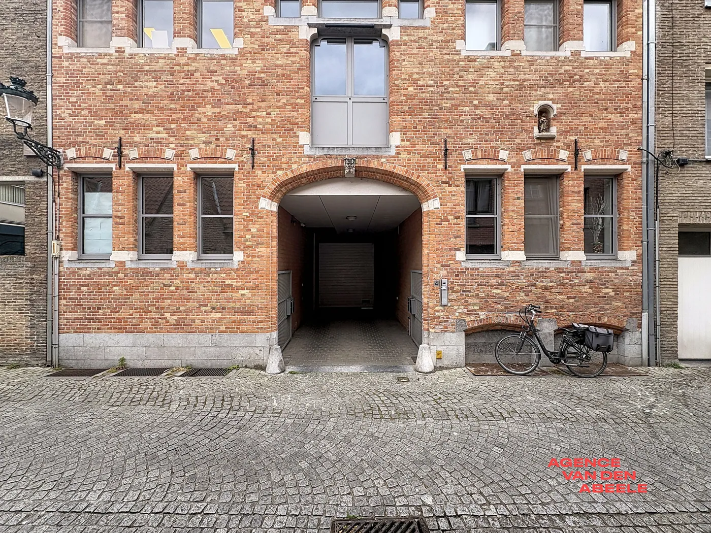Afgesloten en beveiligde garagebox in Brugge - foto 3
