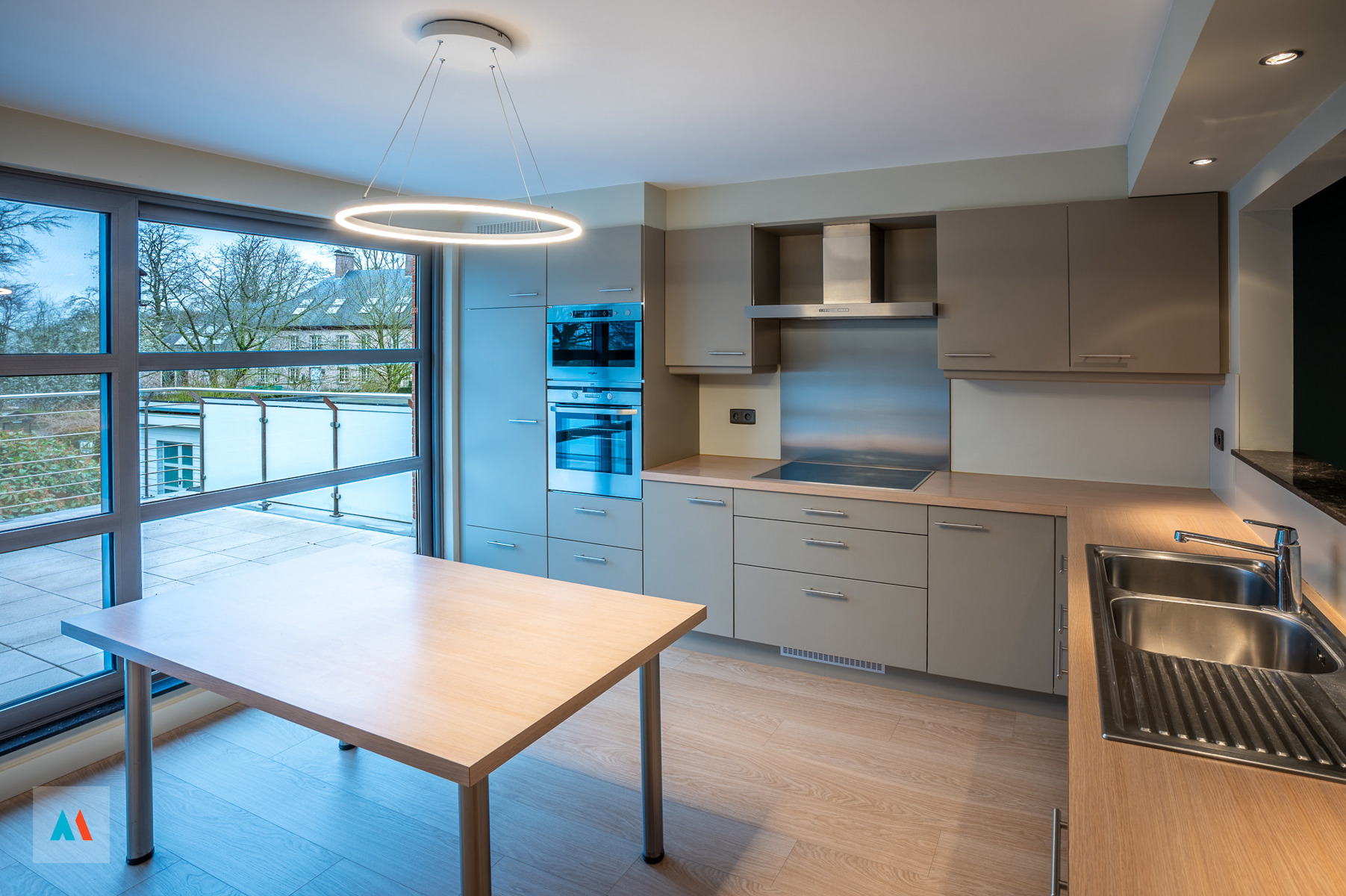 Eéngezinswoning met mooie, aangelegde tuin - foto 3