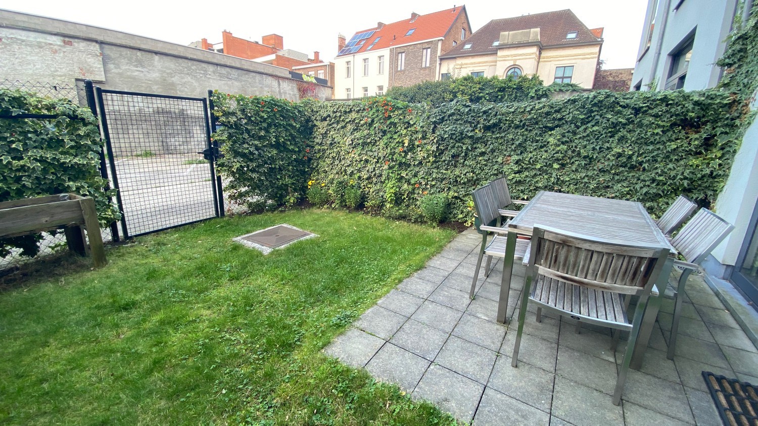 Ruime woning (3 SLK) met terras en 1 autostaanplaats - foto 3