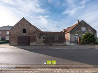 VOLLEDIG TE RENOVEREN HOEVE MET EEN OPPERVLAKTE VAN 1HA07A90CA TE OPITTER.TROEVEN- Rustig gelegen, doch nabij het centrum.- Verschillende...