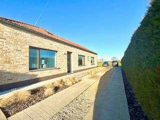 VERKOCHT - COMPROMIS IN OPMAAK !Bent u op zoek naar een leuke woning met een unieke tuinoppervlakte EN een prachtig bijgebouw te Maldegem? Zoek dan...