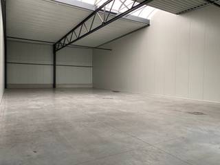 Warehouse of approximately 325m² offering a generous ceiling height of 6 meters, equipped with a large sectional door and compliant with the...