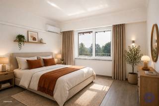 <p><span>Informations sur l'appartement</span></p><p><span>L'appartement a été entièrement rénové en 2025 dans une optique d'efficacité énergétique. Depuis le grand hall d'entrée, vous accédez, par une double porte, à un espace de vie spacieux et lumineux d'environ 35 m². Vient ensuite la cuisine entièrement rénovée, dotée de nombreux rangements et d'un grand plan de travail, et équipée d'une plaque à induction avec hotte, d'un lave-vaisselle, d'un réfrigérateur avec compartiment congélateur séparé et d'un four. À l'arrière se trouvent la grande chambre (environ 17,5 m²) et une deuxième chambre spacieuse (environ 15 m²) avec accès direct à la terrasse ensoleillée (6,5 m², orientée sud-est). Le hall donne également accès à une salle de bains entièrement rénovée, équipée d'une baignoire-douche, d'un meuble-lavabo et de toilettes. Cet appartement a été entièrement rénové en 2025 : nouveaux sols, cuisine et salle de bains rénovées, climatisation et pompe à chaleur. De plus, le bâtiment est économe en énergie grâce à ses menuiseries extérieures rénovées avec triple vitrage et à ses 12 panneaux solaires (6 par appartement). Sans amiante ! Pas de syndic, donc pas de charges communes ! Compteurs séparés pour le gaz, l'électricité et l'eau. Avec un excellent MOBISCORE de 8,4/10, vous bénéficiez d'un accès facile au centre de Lier et aux axes routiers.</span></p><p><span> </span></p><p><span>Agencement</span></p><ul><li><span>Pièce à vivre très spacieuse d'environ 35 m² où vous profiterez d'une grande luminosité grâce aux baies vitrées sur toute la largeur de la façade.</span></li><li><span>Cuisine entièrement neuve équipée d'une plaque à induction avec hotte, d'un lave-vaisselle, d'un réfrigérateur avec compartiment congélateur séparé et d'un four.</span></li><li><span>Hall d'entrée central avec grand débarras séparé.</span></li><li><span>La grande chambre mesure environ 17,50 m² et se trouve à l'arrière de l'appartement.</span></li><li><span>Salle de bains rénovée équipée d'une baignoire, d'un meuble-lavabo avec miroir et de toilettes.</span></li><li><span>La deuxième chambre, spacieuse, mesure environ 15 m² et donne accès à la terrasse située à l'arrière de l'appartement.</span></li><li><span>L'appartement dispose à l'arrière d'une terrasse orientée sud-est (soleil de midi à soir) d'environ 6,5 m² !</span></li></ul><p><span> </span></p><p><span>'s supplémentaires</span></p><ul><li><span>L'appartement dispose d'un cellier privé en sous-sol.</span></li><li><span>L'appartement a été entièrement rénové en 2025 :</span></li></ul><ul><ul><li><span>Installation de climatiseurs et d'une pompe à chaleur ;</span></li><li><span>Volets roulants électriques dans les chambres ;</span></li><li><span>Peinture de l'appartement ;</span></li><li><span>Nouveaux revêtements de sol de qualité et faciles d'entretien ;</span></li><li><span>Salle de bains et cuisine entièrement rénovées.</span></li></ul></ul><p><span> </span></p><p><span>Informations générales</span></p><ul><li><span>Frais généraux : AUCUN</span></li><li><span>Compteurs individuels pour le gaz, l'électricité et l'eau.</span></li><li><span>Pas d'ascenseur</span></li></ul><p><span> </span></p><ul><li><span>PEP : label B (pas d'obligation de rénovation !)</span></li><li><span>Contrôle électrique : les contrôles électriques sont conformes.</span></li><li><span>Certificat d'amiante : sans amiante !</span></li></ul><p><span> </span></p><p><span>Bâtiment</span></p><ul><li><span>Petit bâtiment composé d'un sous-sol, d'un entrepôt et de 2 étages comprenant chacun 1 appartement.</span></li><li><span>Construction en béton, bien entretenue.</span></li><li><span>Les travaux de rénovation suivants ont été réalisés en 2025 :</span><ul><li><span>Remplacement des menuiseries extérieures par du triple vitrage dans des profilés en PVC</span></li><li><span>Installation de 12 panneaux solaires (6 par appartement)</span></li></ul></li><li><span>Important : l'appartement a été construit sans permis en 1962. Cependant, la commune de Lier a confirmé par écrit que la situation actuelle est tolérée et que les sanctions mentionnées dans le procès-verbal ont expiré. L'acheteur peut se renseigner davantage à ce sujet auprès de la commune de Lier et de son notaire. L'appartement est vendu en l'état, sous réserve de la responsabilité du vendeur.</span></li></ul><p><span> </span></p><p><span>Situation</span></p><ul><li><span>Quartier résidentiel calme et verdoyant, composé principalement de maisons individuelles.</span></li><li><span>Situation centrale à proximité du centre de Lier ! </span></li><li><span>Accès facile aux axes routiers de la région.</span></li><li><span>MOBISCORE : 8,4/10 !</span></li></ul><p><span> </span></p><p><span>*Les informations contenues dans cette brochure sont fournies à titre indicatif : les acheteurs potentiels doivent se charger eux-mêmes de l'obtention, de la vérification et de l'interprétation de ces informations.</span></p>